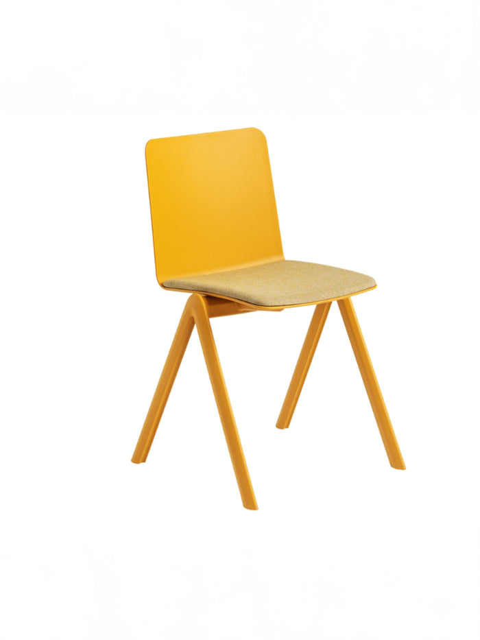 Sedia Stack con cuscino by Midj
